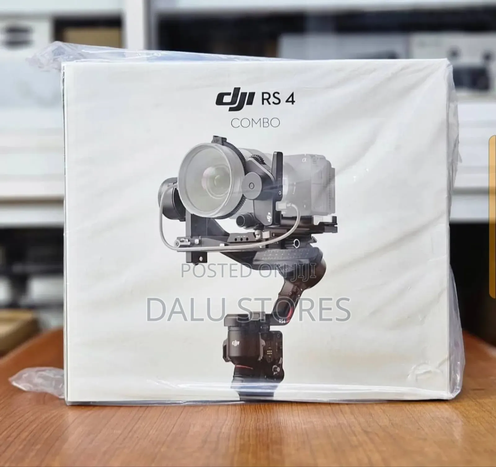 DJI RS 4 Gimbal Stabilizer Combo
