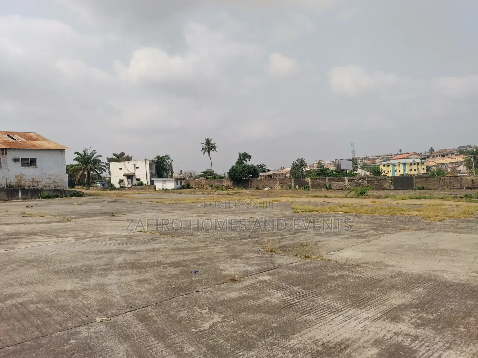 2500m2 Warehouse Self Compound on 6 Acres Near Challenge