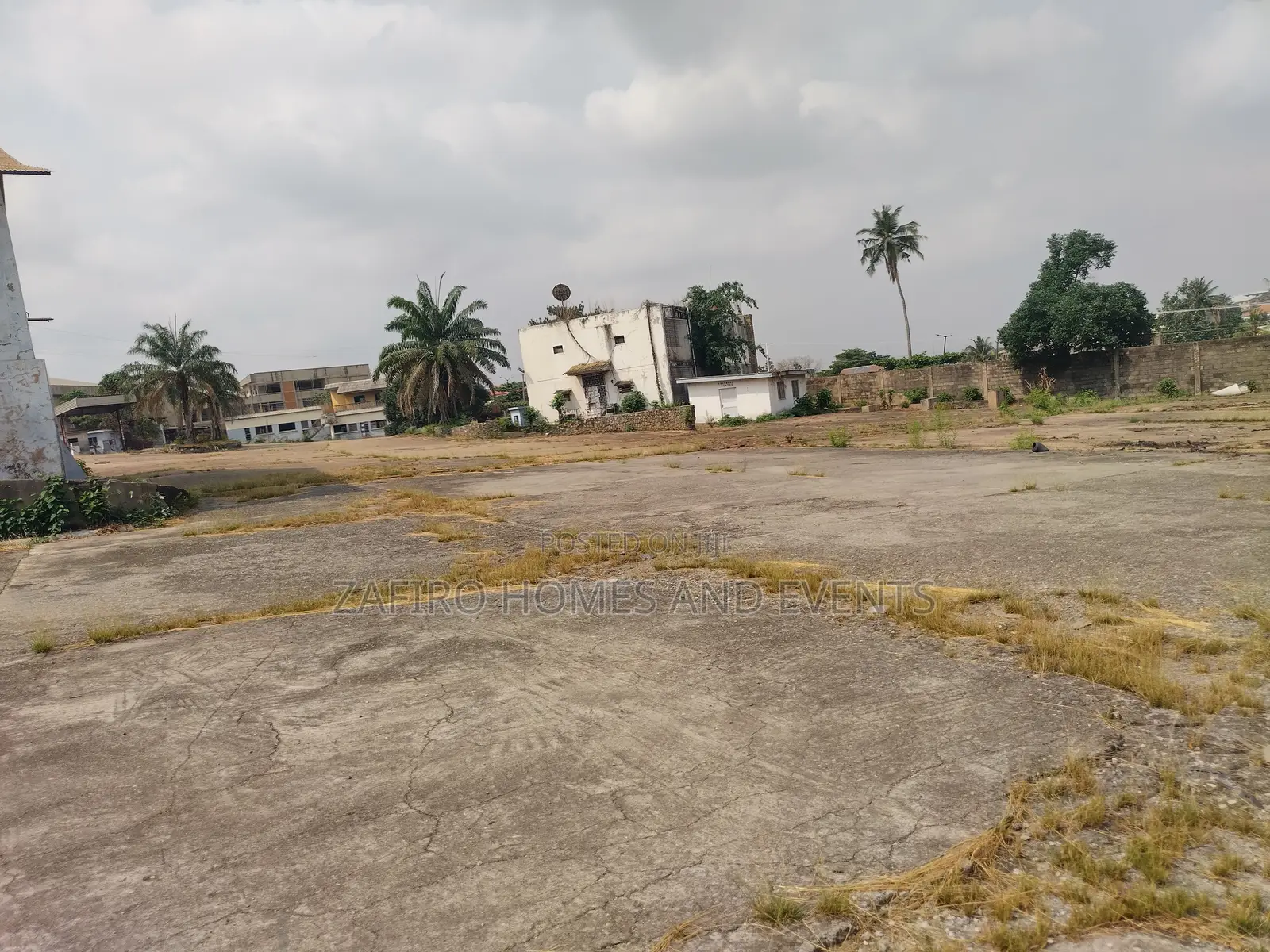 2500m2 Warehouse Self Compound on 6 Acres Near Challenge
