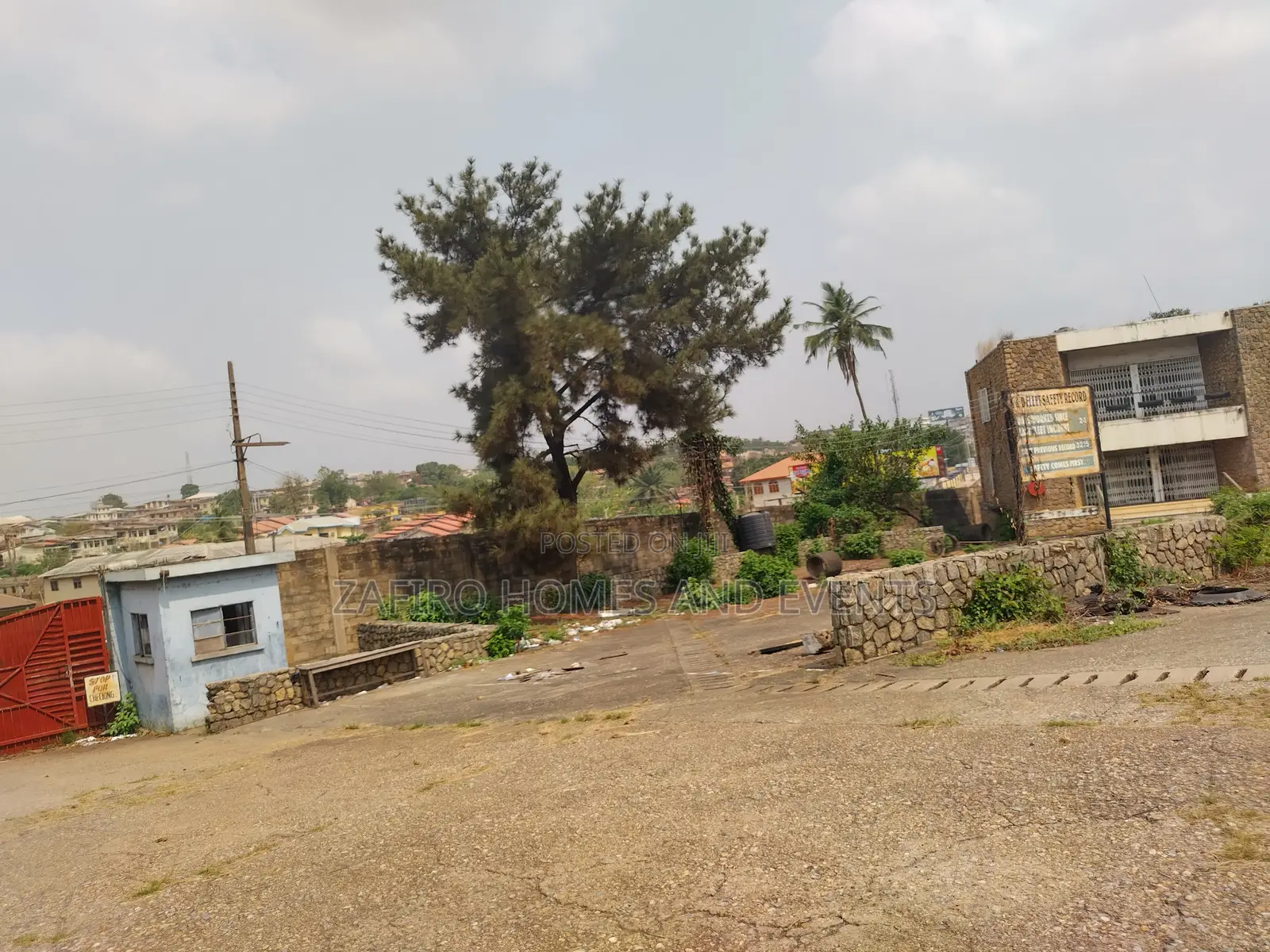2500m2 Warehouse Self Compound on 6 Acres Near Challenge