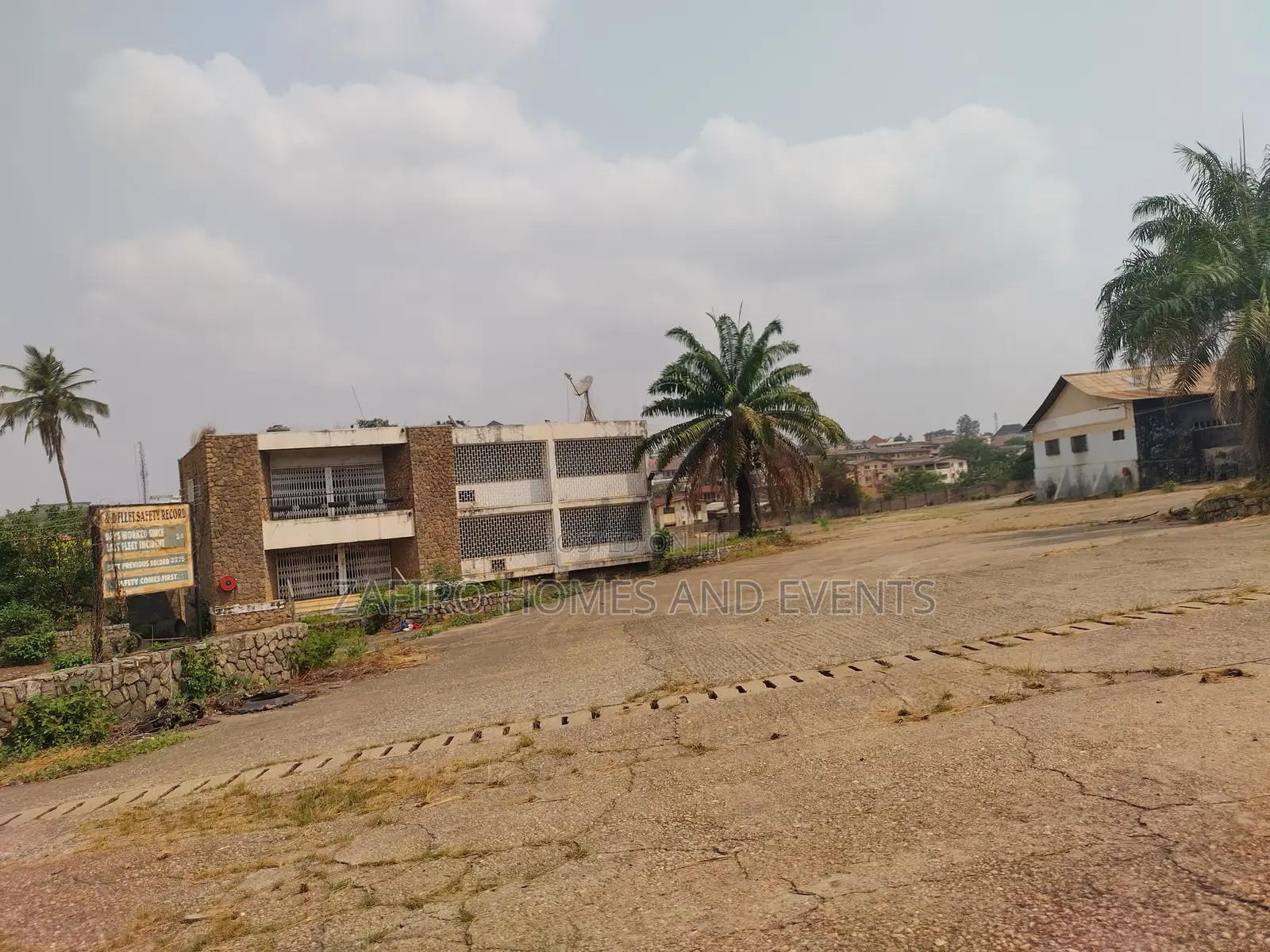 2500m2 Warehouse Self Compound on 6 Acres Near Challenge