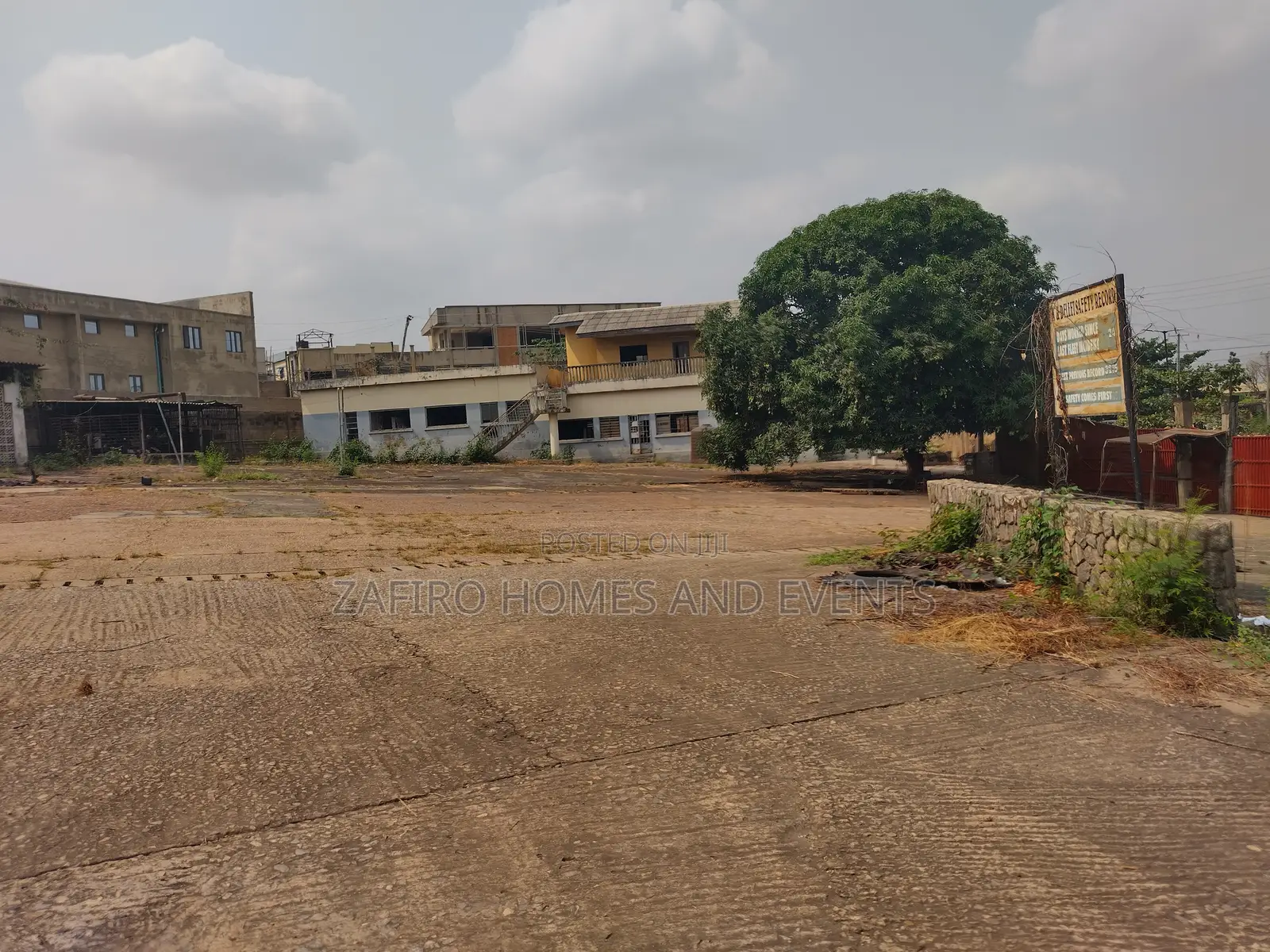 2500m2 Warehouse Self Compound on 6 Acres Near Challenge