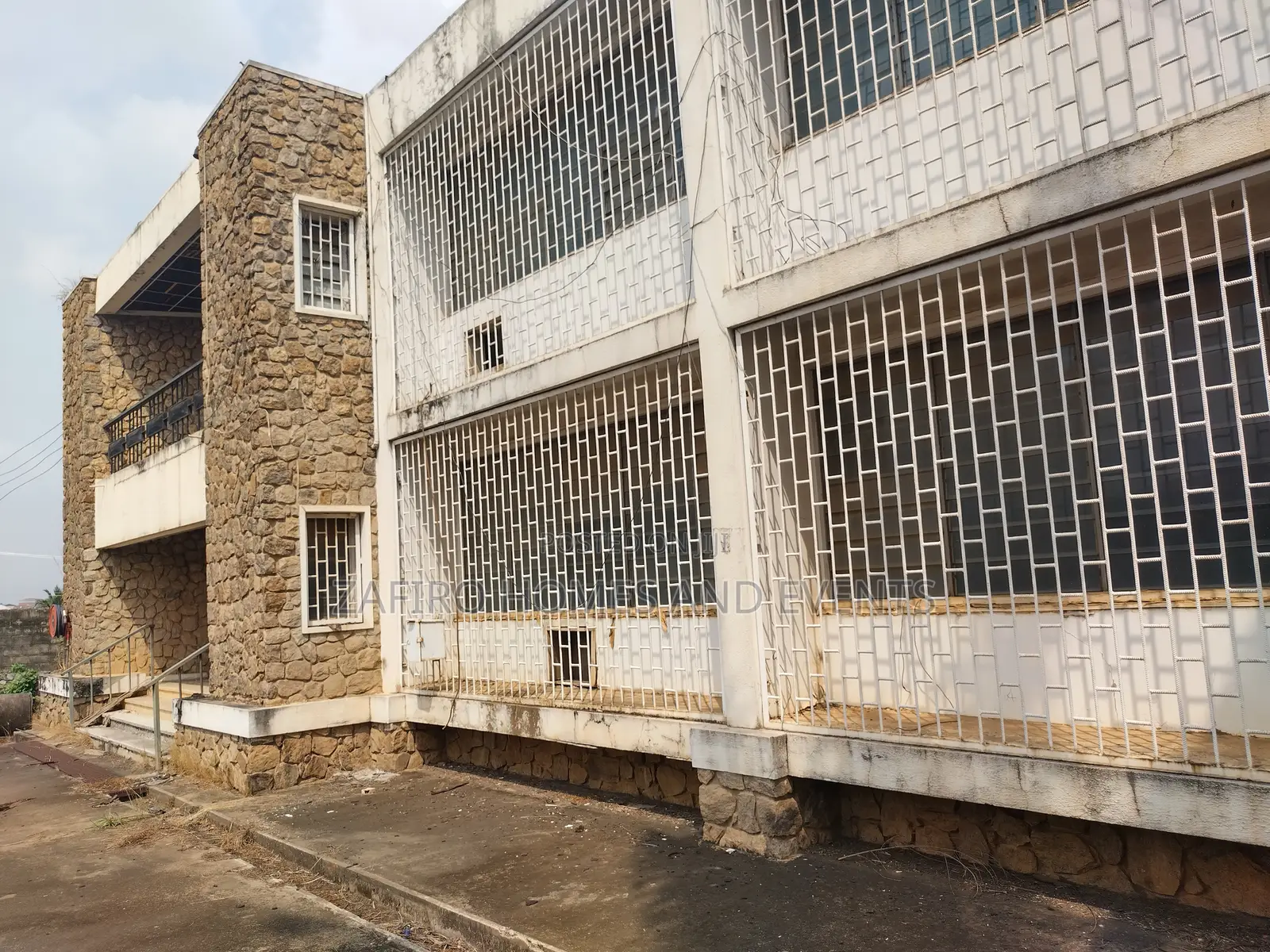 2500m2 Warehouse Self Compound on 6 Acres Near Challenge
