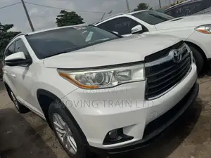 Toyota Highlander LE 4dr SUV (2.7L 4cyl 6A) 2015 White