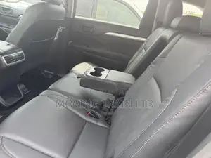 Toyota Highlander LE 4dr SUV (2.7L 4cyl 6A) 2015 White