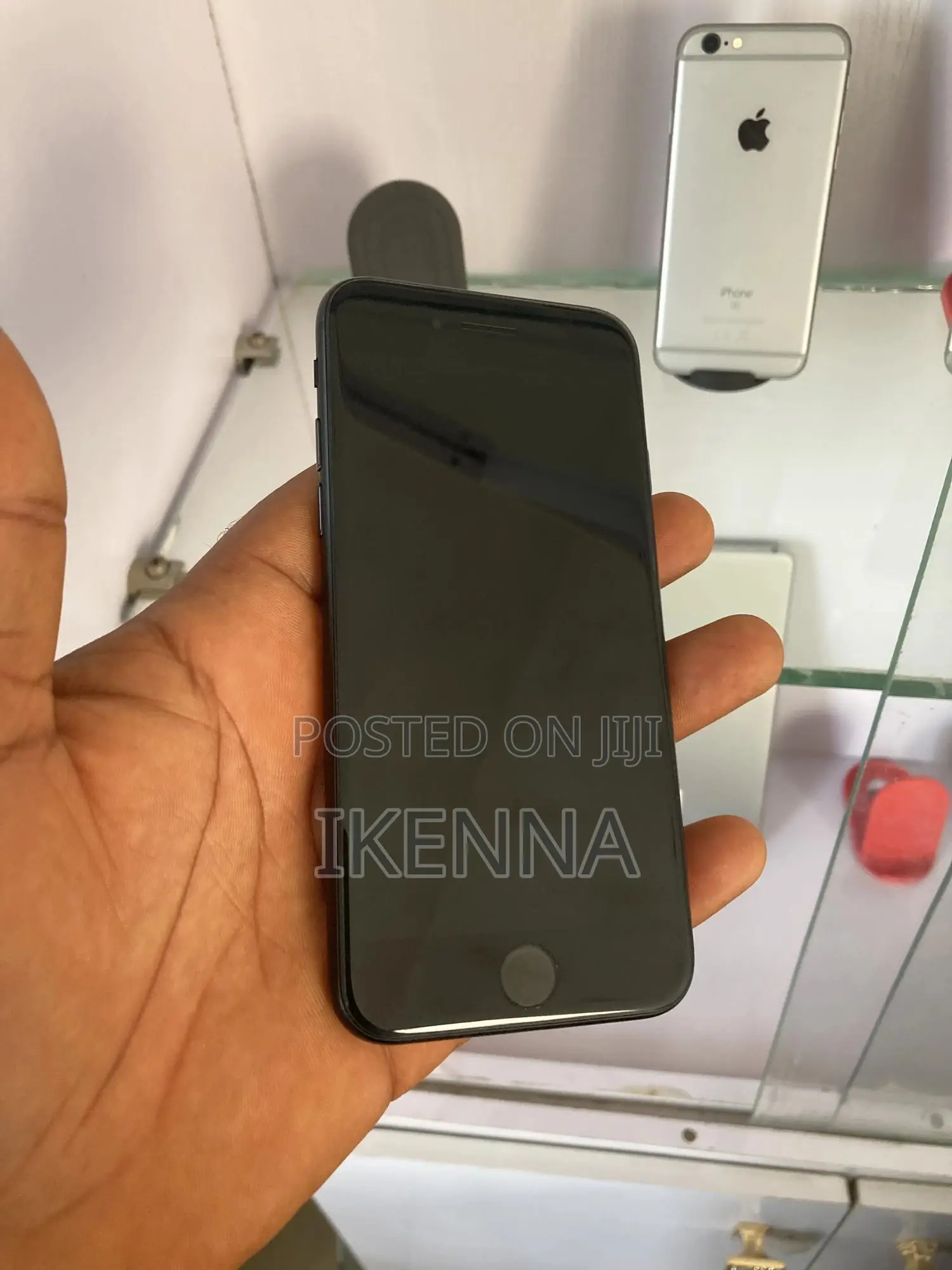 Apple iPhone SE (2020) 64 GB Black
