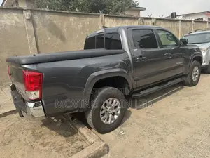 Toyota Tacoma 4dr Double Cab 2016 Gray