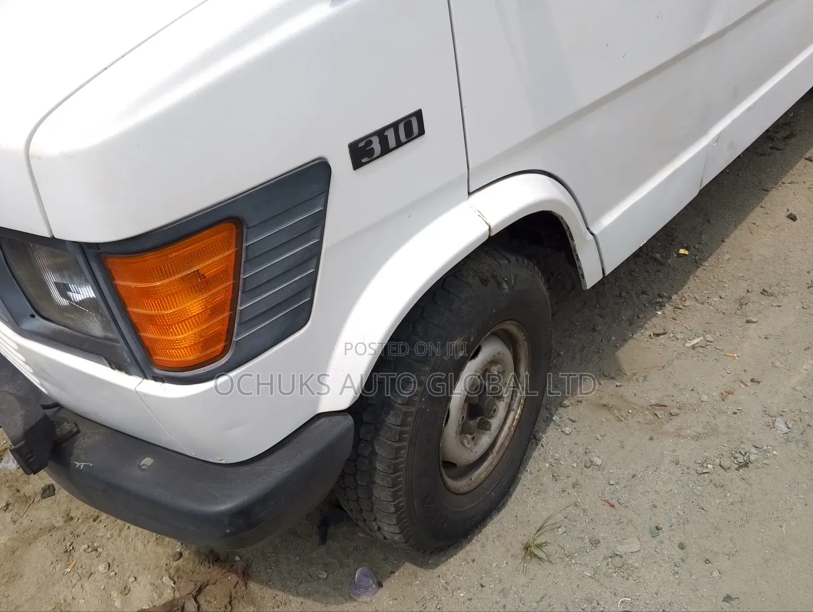 Mercedes-Benz Tourismo 2000 White