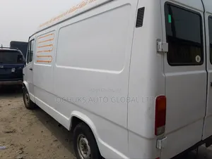 Mercedes-Benz Tourismo 2000 White