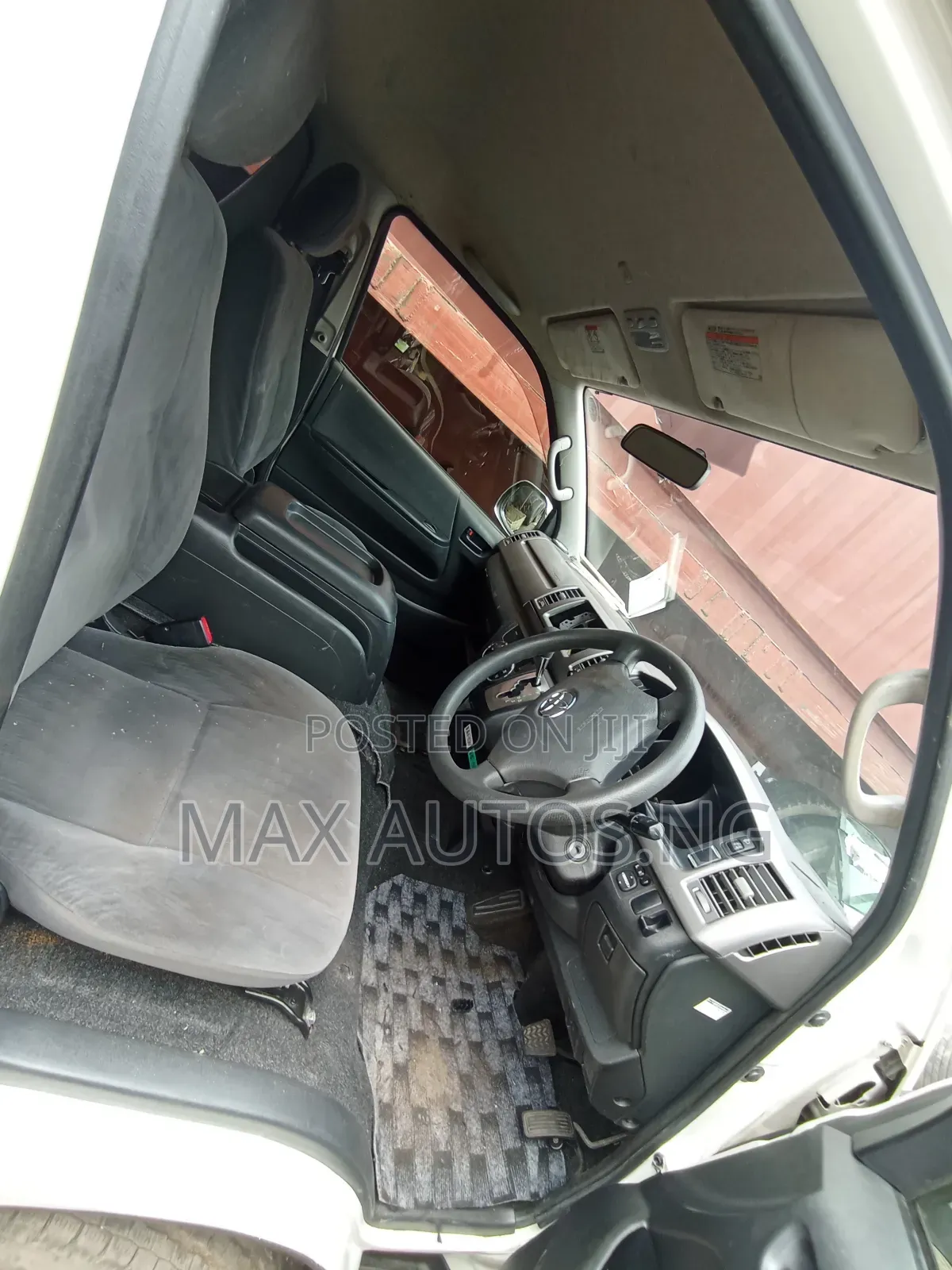 Toyota HiAce 2012 White