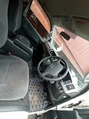 Toyota HiAce 2012 White