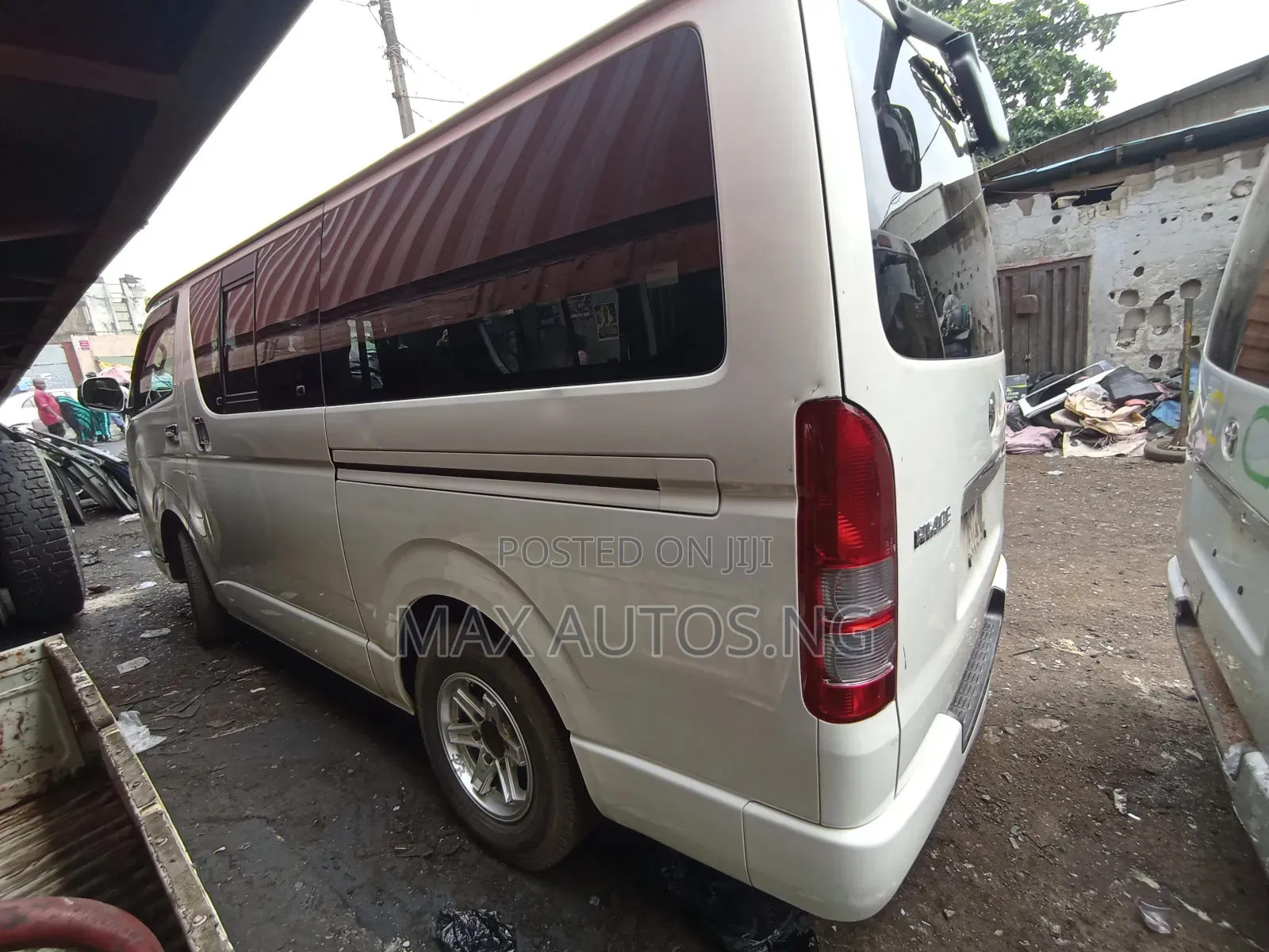 Toyota HiAce 2012 White