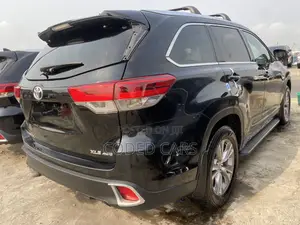 Photo - Toyota Highlander 2015 Black