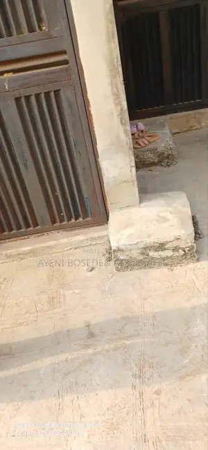 3bdrm Block of Flats in Pathfinder  Area, Obafemi-Owode for sale