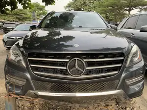Mercedes-Benz M Class ML350 4MATIC 4dr SUV AWD (3.5L 6cyl 7A) 2014 Gray