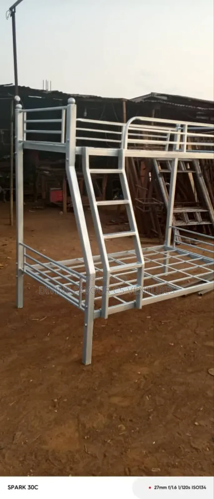 A High Quality Bunk Bed With 3 X 6 Ft Up and 4 X 6 Down
