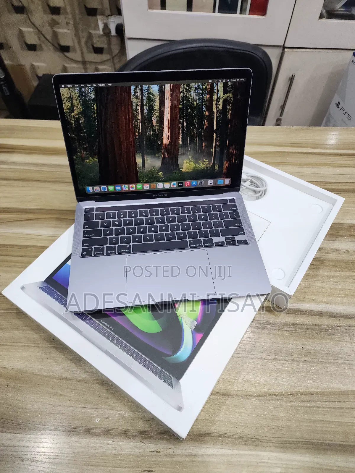 Laptop Apple MacBook Pro 2022 M2 8GB Apple M2 SSD 256GB