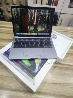 Laptop Apple MacBook Pro 2022 M2 8GB Apple M2 SSD 256GB