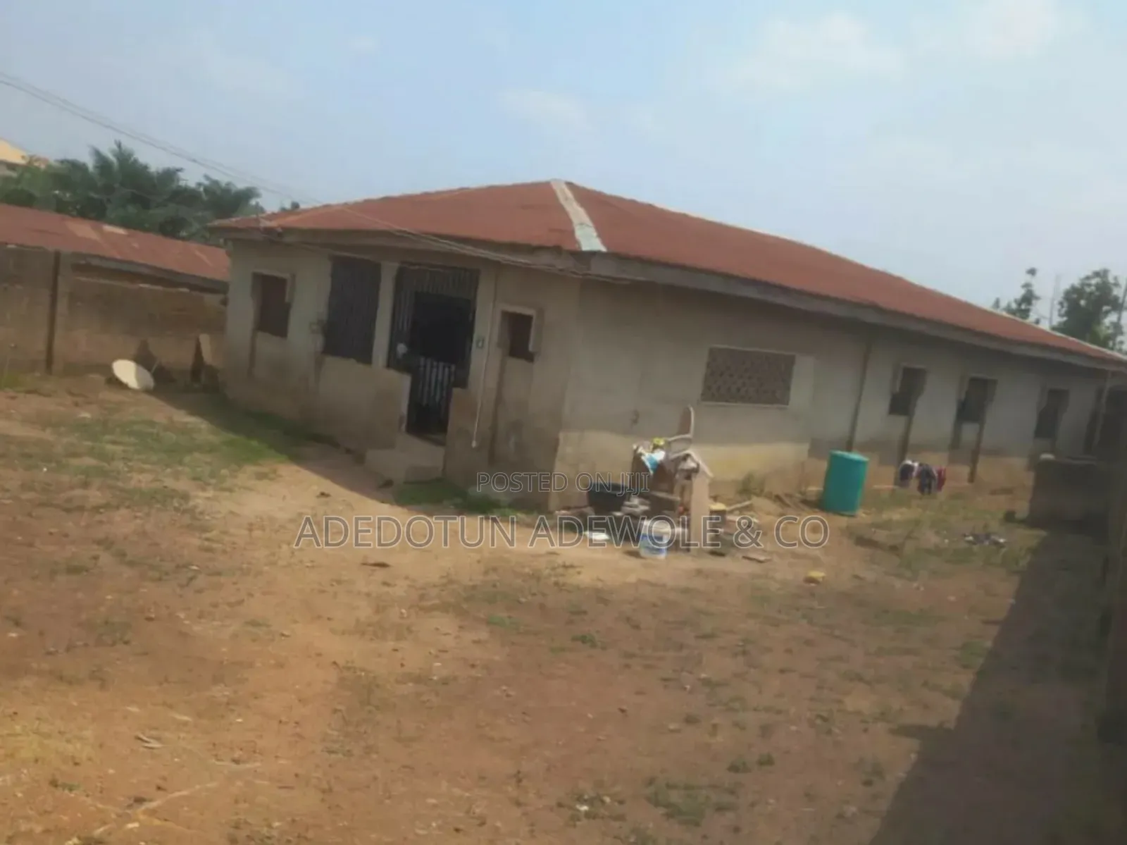 5bdrm Bungalow in Ishokan Estate Akobo for sale