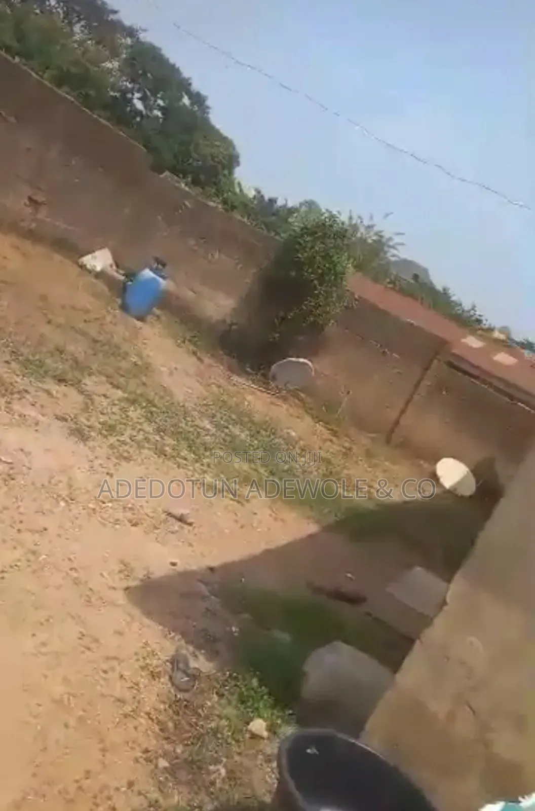 5bdrm Bungalow in Ishokan Estate Akobo for sale