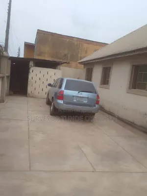 10bdrm Block of Flats in Victory Estate, Agric for sale