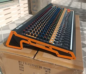 Yamaha TH-24 Channels Analog Console Mixer