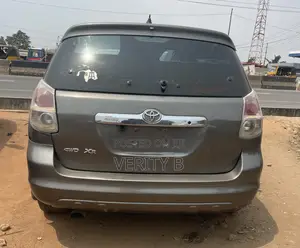 Photo - Toyota Matrix 2005 Gray