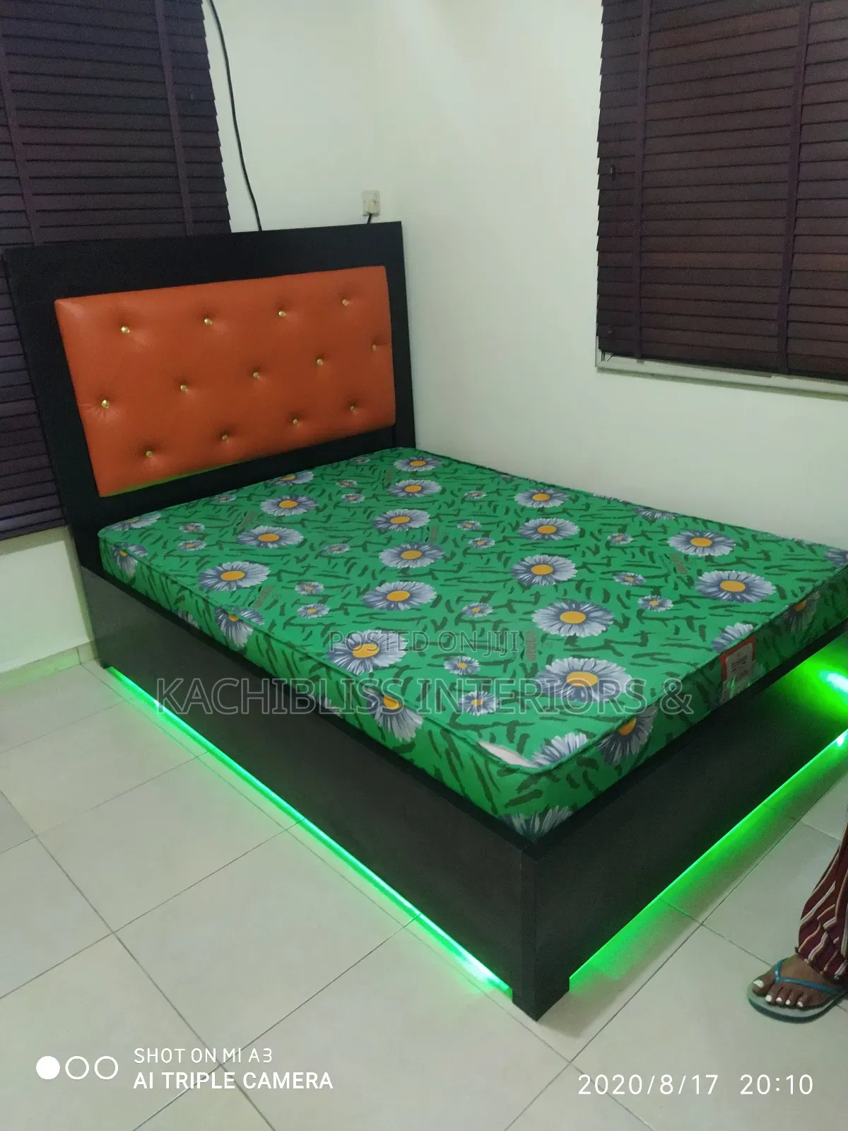Classy Modern 4.5 by 6ft Bedframe With Light