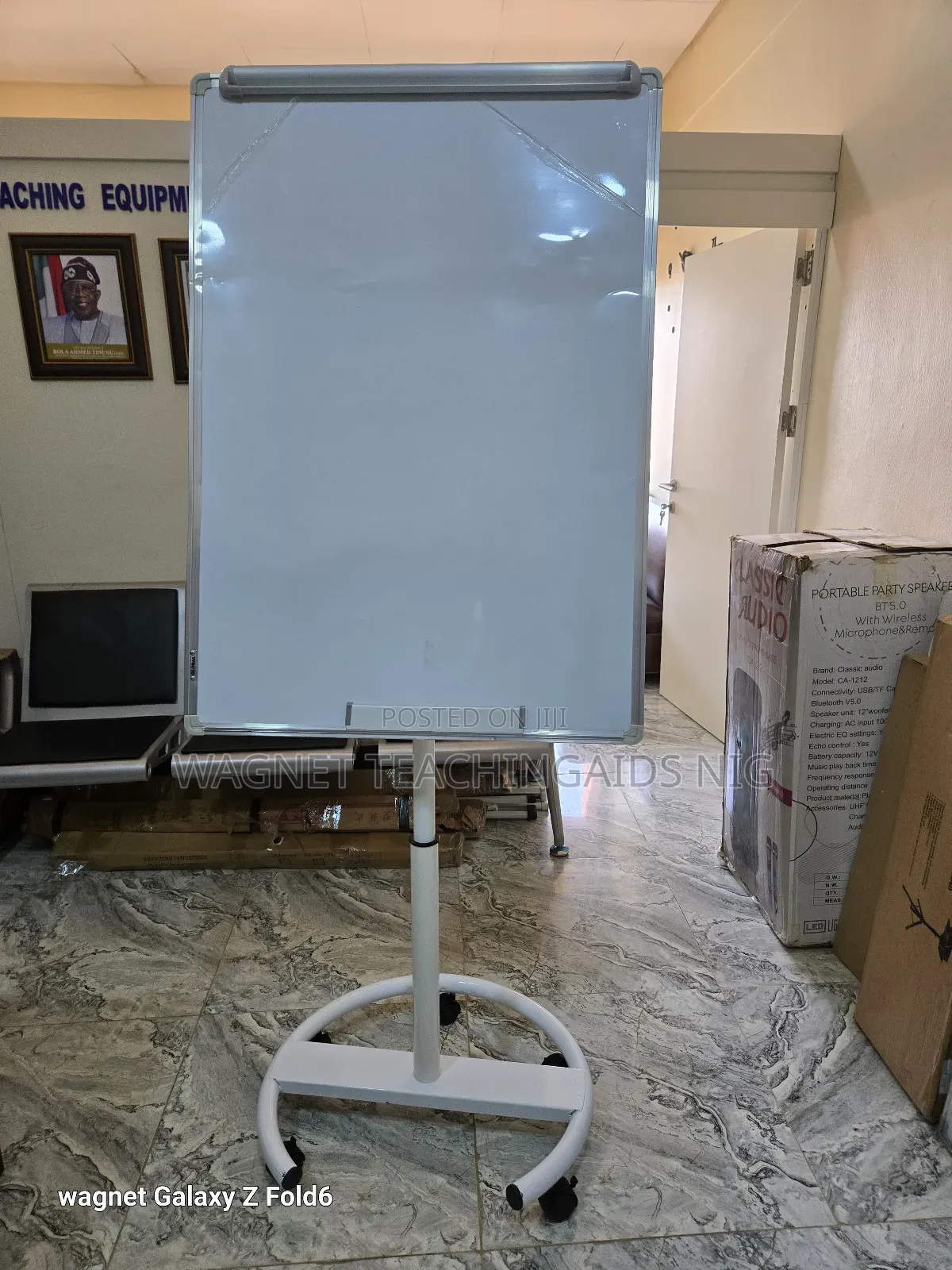 Executive Flip Chart Board With Accessoires