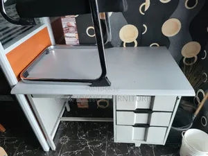 Quality Office  Table With Metal Leg
