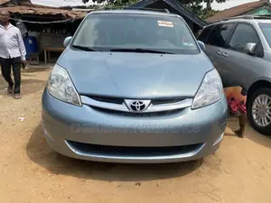 Toyota Sienna XLE Limited FWD 2009 Beige
