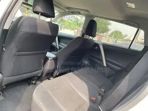 Toyota RAV4 XLE AWD (2.5L 4cyl 6A) 2016 White