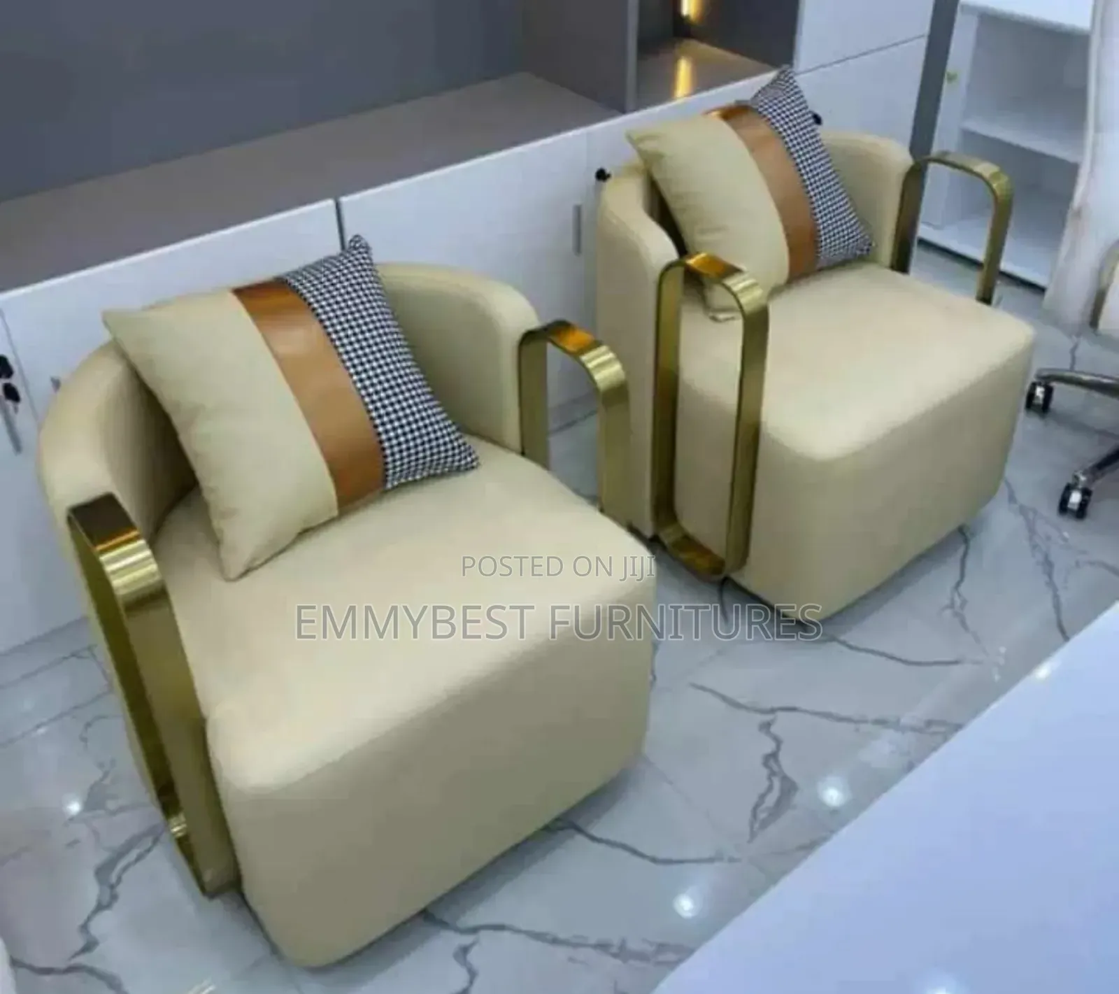 Luxurious Visitor Chairs, Rotatable .