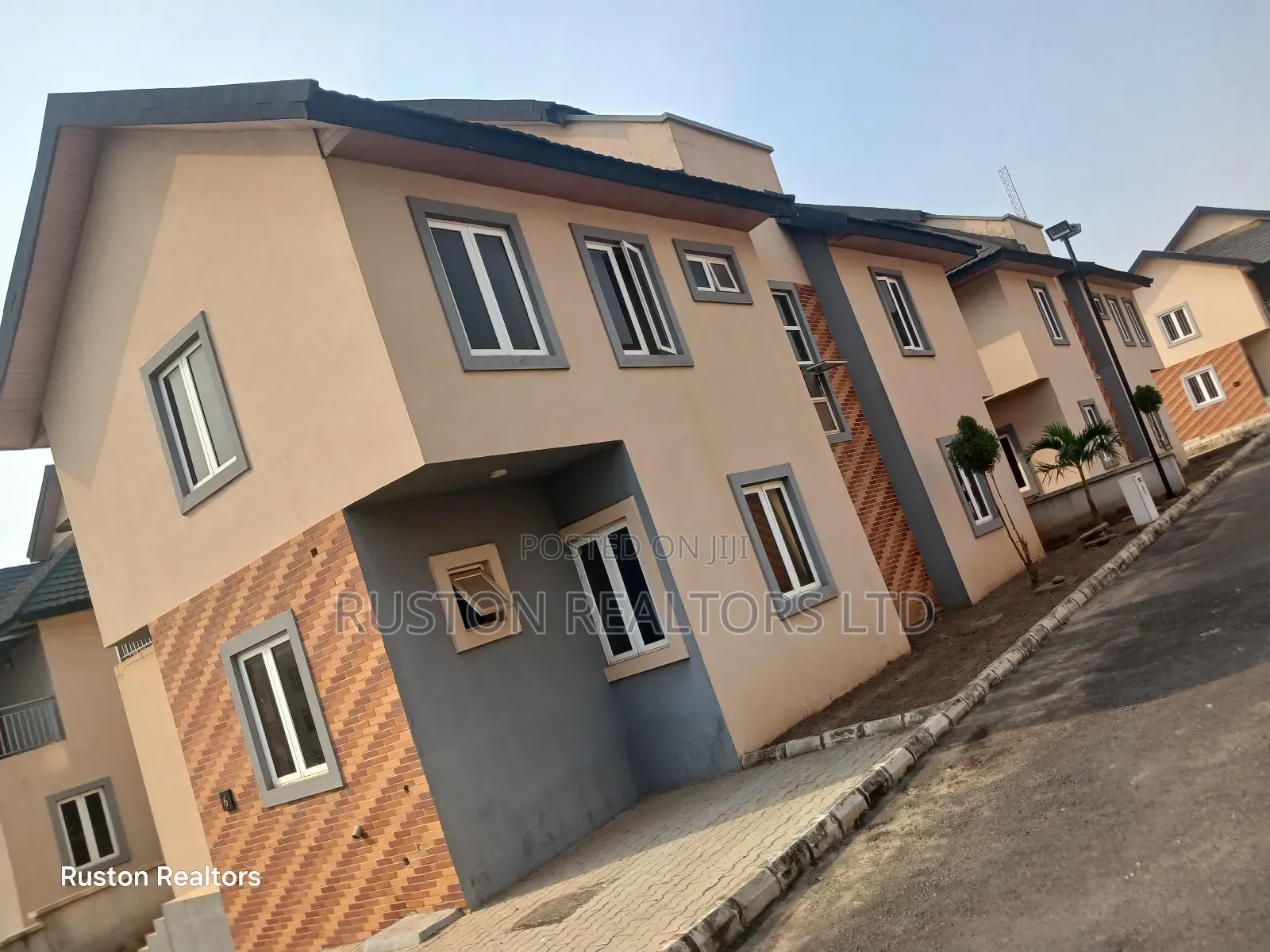 5bdrm Duplex In Agodi For Sale
