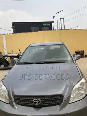 Photo - Toyota Matrix 2005 Gray