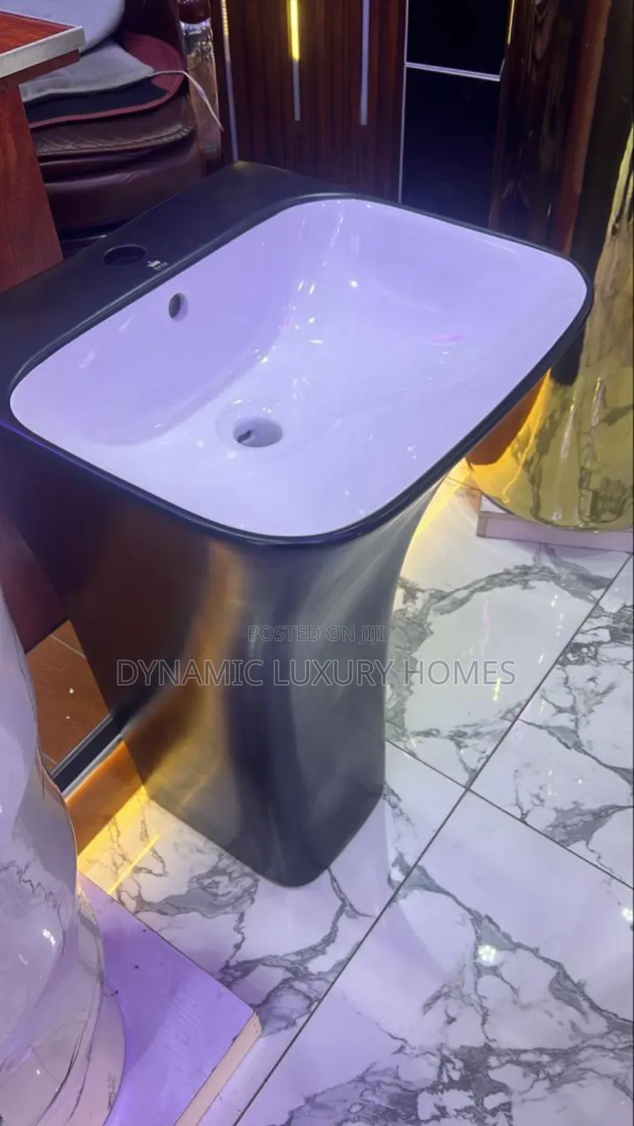 Quality Back and White Standing Wash Hand Basin