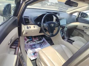 Toyota Venza V6 AWD 2012 Brown