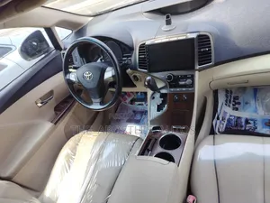 Toyota Venza V6 AWD 2012 Gold