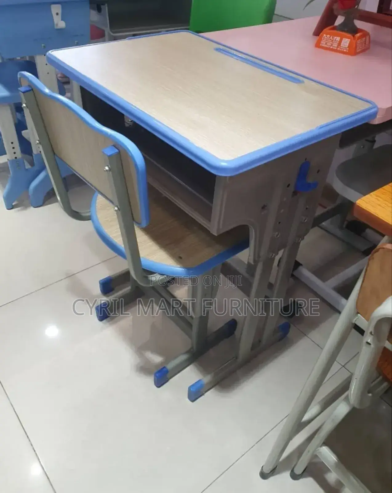 Students Set School Chair