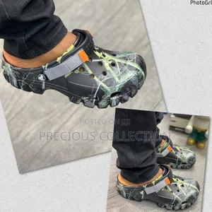 Unisex Top Quality Crocs With Strap