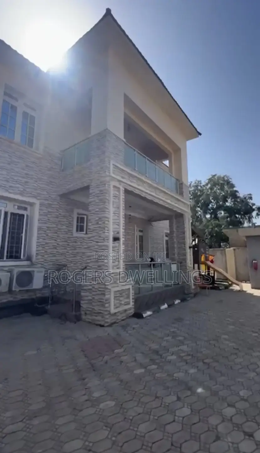 Furnished 5bdrm Duplex in (Close To Shoprite), Apo District for rent