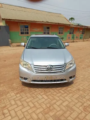 Photo - Toyota Avalon 2011 Silver