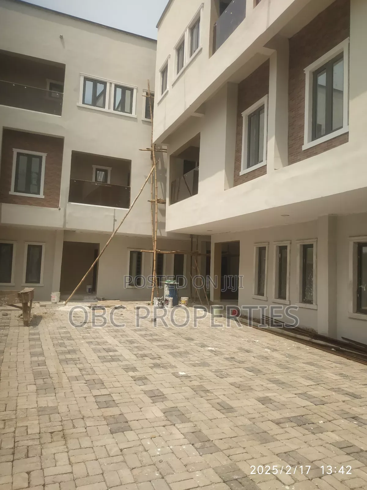 4 Bedrooms Semi Detached Duplex