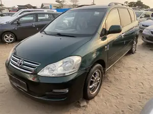 Toyota Avensis Verso 2.0 D-4D 2006 Green