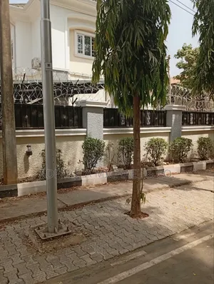 5bdrm Duplex in Wuse Zone for sale