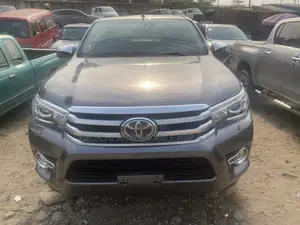 Toyota Hilux 2019 Gray