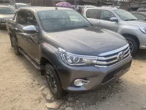 Toyota Hilux 2019 Gray