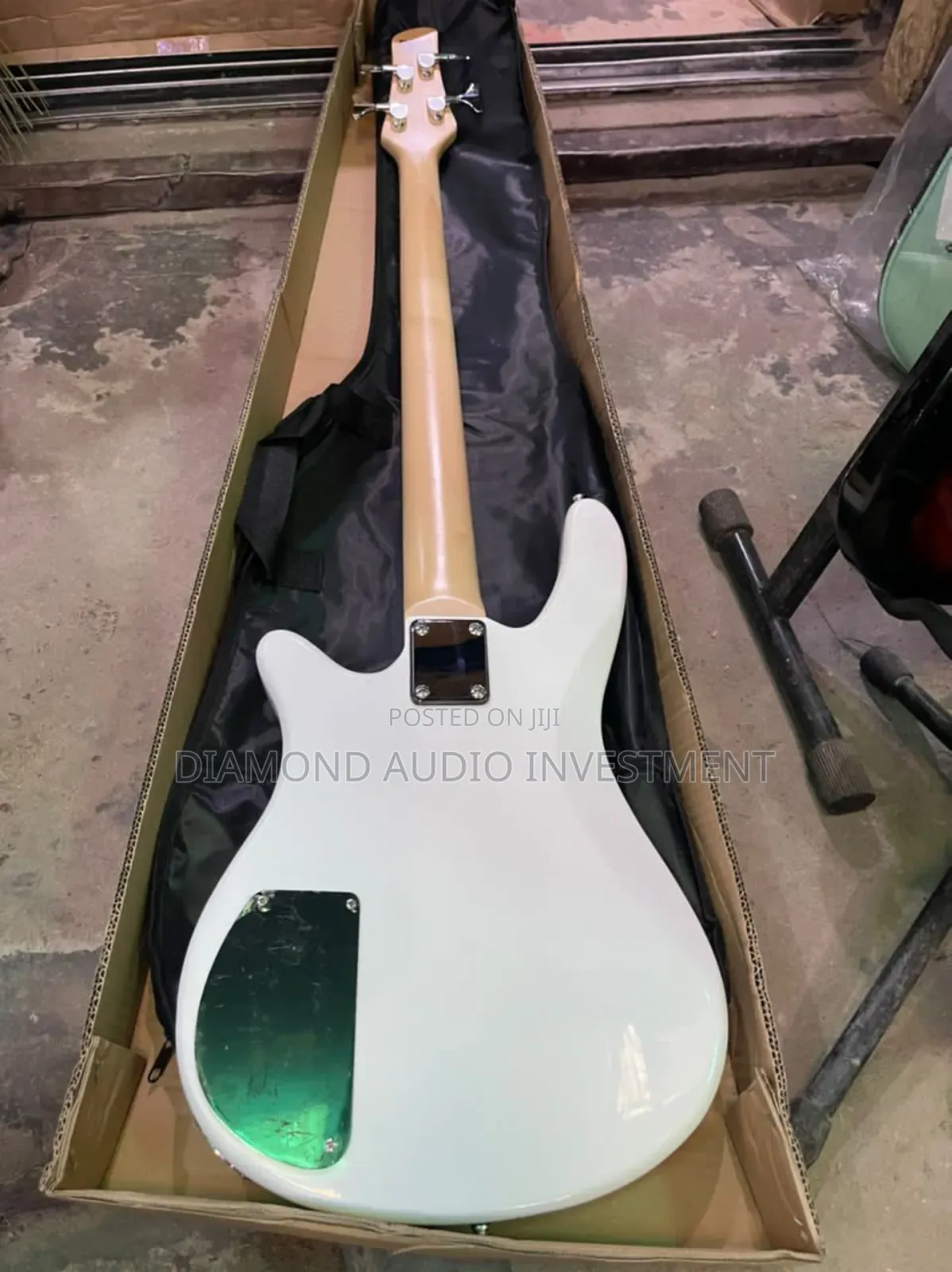 Alvarez 4 Strings Bass Guitar