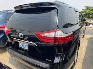 Toyota Sienna 2017 Black