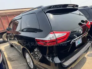 Toyota Sienna 2017 Black
